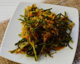 Жареные чесночные стрелки