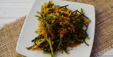 жареные чесночные стрелки