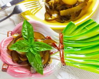 Жареные огурцы с луком