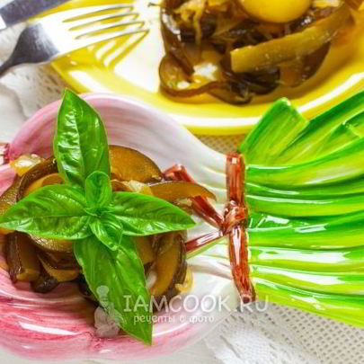 Жареные огурцы с луком