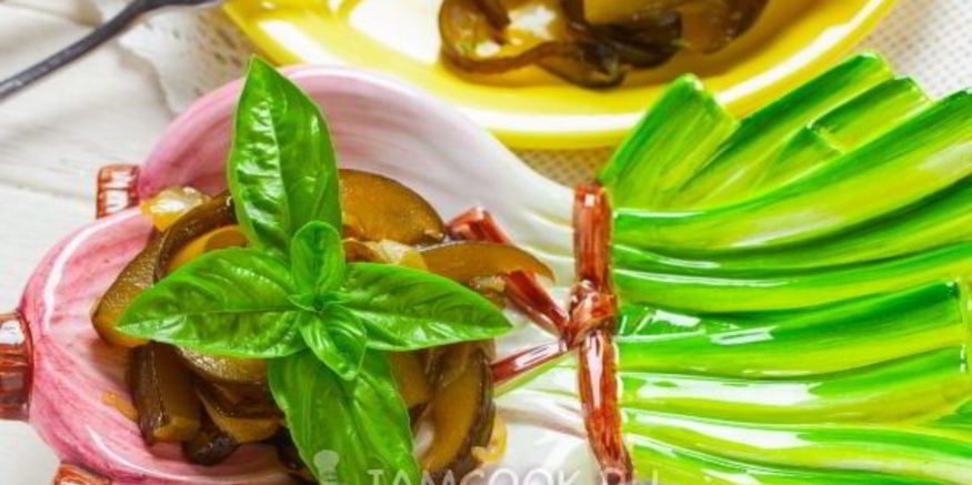 Рецепт жареных огурцов с луком