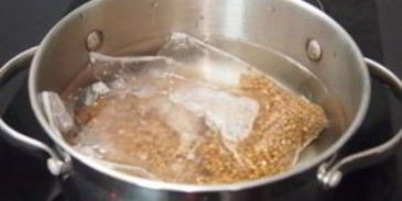 гусь с гречкой, грибами и печенью