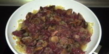 гусь с гречкой, грибами и печенью