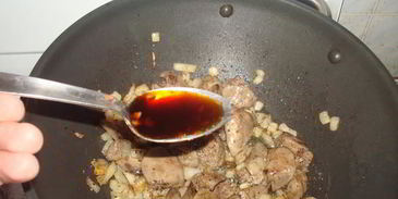 куриная печень с ананасами и гречкой