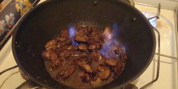 куриная печень с ананасами и гречкой