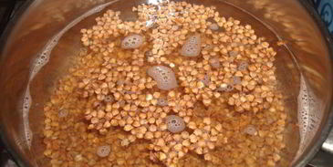 куриная печень с ананасами и гречкой