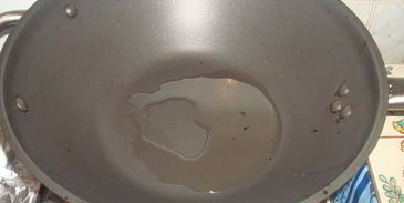 куриная печень с ананасами и гречкой