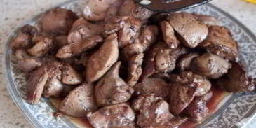 куриная печень с грибами в сливочном соусе