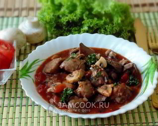 Куриная печень с грибами в вине