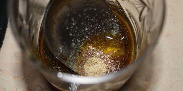 куриная печень с маринованной черешней