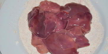 куриная печень в кабачково-яблочном соусе