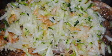 куриная печень в кабачково-яблочном соусе