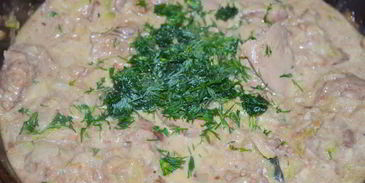 куриная печень в кабачково-яблочном соусе