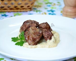 Куриная печень в сливочно-горчичном соусе