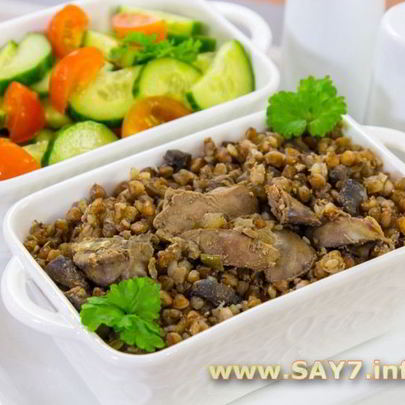 Куриная печень, жаренная с грибами и гречкой
