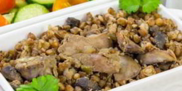 куриная печень, жаренная с грибами и гречкой