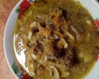 Печень говяжья тушеная с грибами