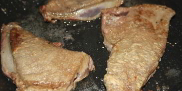 печень нежность в сметанно-луковом соусе