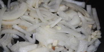 печень нежность в сметанно-луковом соусе