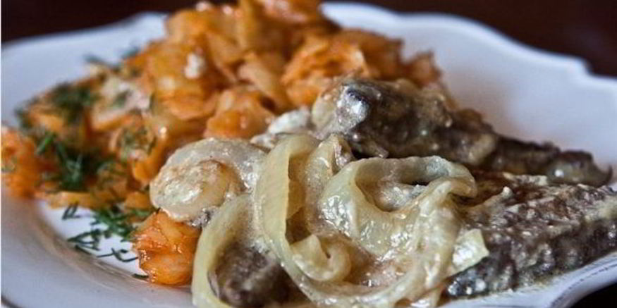Рецепт печени с луком и сметаной