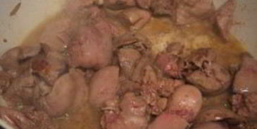 печень с луком тушеная