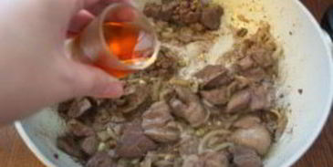 печень с луком тушеная