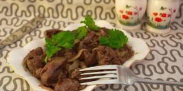 печень с луком тушеная