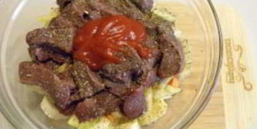 печень с овощами в духовке