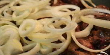 печень с томатной пастой