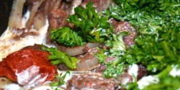 печень с томатной пастой