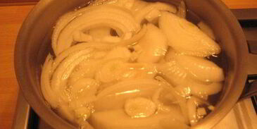 печень теленка с луком в кисло-сладком соусе