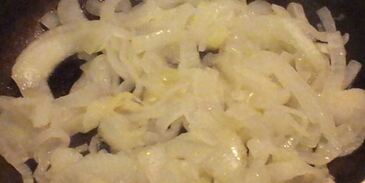 печень теленка с луком в кисло-сладком соусе