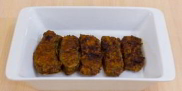 печень, запеченная с помидорами и луком под сыром