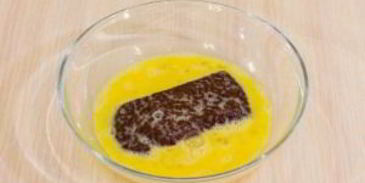 печень, запеченная с помидорами и луком под сыром