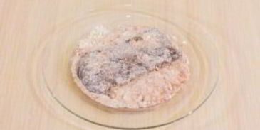 печень, запеченная с помидорами и луком под сыром