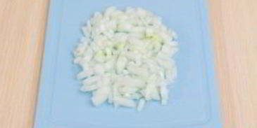 печень, запеченная с помидорами и луком под сыром