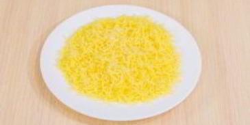 печень, запеченная с помидорами и луком под сыром