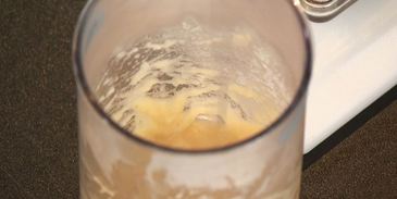 телячья печень на пюре из яблок с ягодным соусом