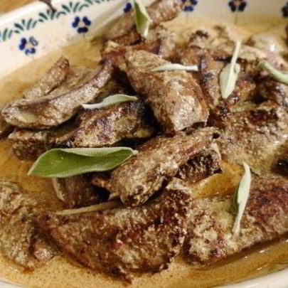 Телячья печень в винном соусе с шалфеем