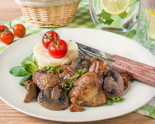 Жареная утиная печень с грибами