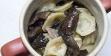 пельмени с вешенками в горшочках в микроволновке