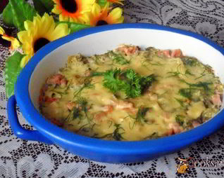 Пельмени, запеченные в сметане с ветчиной и сыром