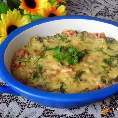 Пельмени, запеченные в сметане с ветчиной и сыром