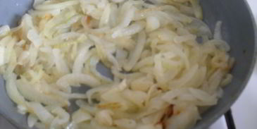 пельмени, запеченные в сметане с ветчиной и сыром