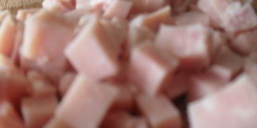 пельмени, запеченные в сметане с ветчиной и сыром