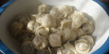 пельмени, запеченные в сметане с ветчиной и сыром