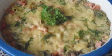 пельмени, запеченные в сметане с ветчиной и сыром