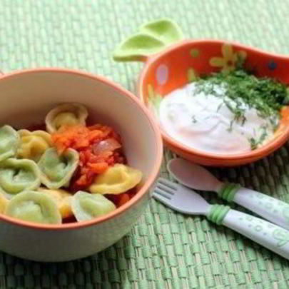 Разноцветные пельмени с рыбой