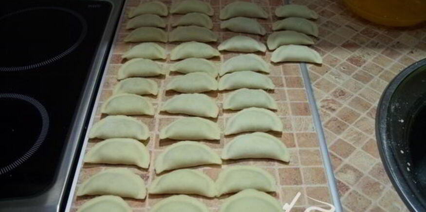 Рецепт универсального теста для вареников, пельменей, поз, чебуреков