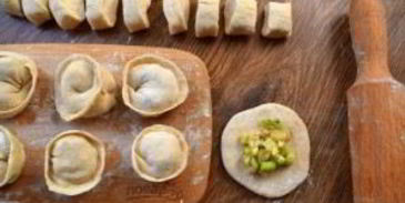 вегетарианские пельмени с кабачками